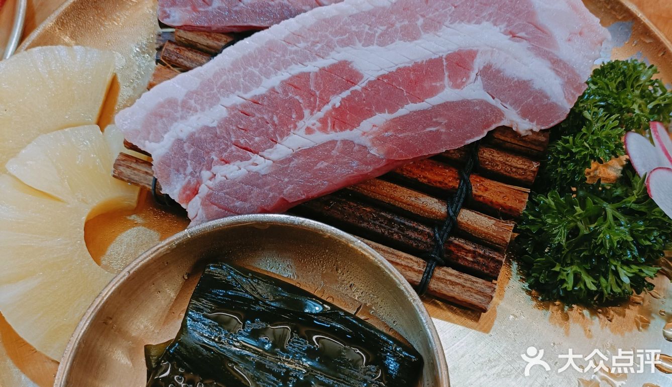 来这里吃烤肉的最终结果是肚饱眼还馋❗