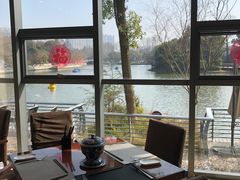靠窗位-听松楼·花园酒店·自助餐厅(红梅公园店)