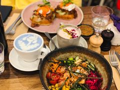 Spicy&nbsp;Salmon&nbsp;Poke&nbsp;Bowl-FLOVIE FLORIST CAFE