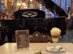 -Majestic Café