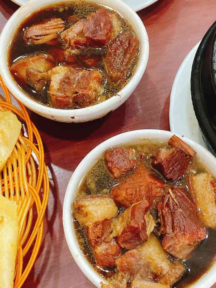 美味坛肉馆-"据说是哈站的美味坛肉的分店,开了有一段时.