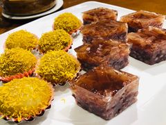 炸汤圆拼玫瑰红豆糕-香山家宴