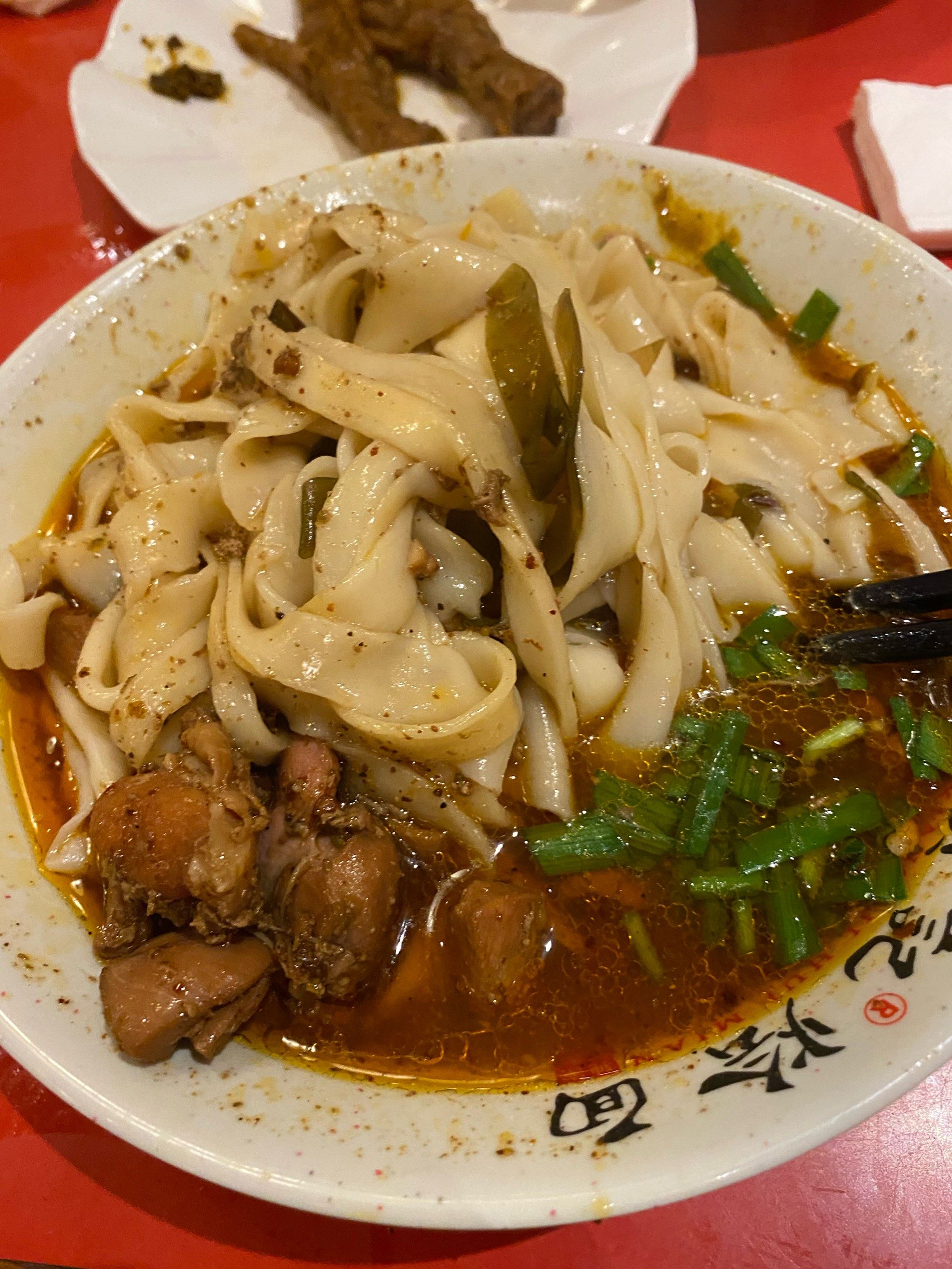 一碗麻辣鸡块烩面,让我仿佛回到了小时候,回到了母亲身边