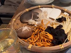 -尚尚仙·酸汤猪手·猪肚鸡火锅(华联万柳购物中心店)