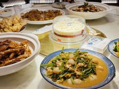 茼蒿鸡蛋炒贝丁-日丰园海肠水饺·老字号大连海鲜(和平广场店)