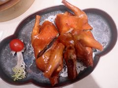 玻璃脆皮乳鸽皇-新雅粤菜馆(南京东路店)