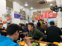 大堂-峰味香.酱香米线.黄焖鸡(定西路店)