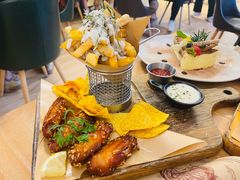 招牌小吃拼盘-Mark&Mars Restaurant