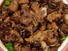 炒笨鸡-闯关东东北农家菜(崂山石老人店)