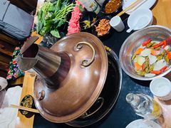 -果松木炭酸菜铜火锅·外婆参鸡汤