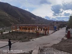 -比如骷髅墙景区