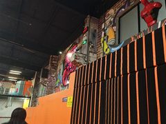-极限Jump蹦床·新潮玩运动世界·室内乐园·团建·派对中心