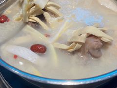 -三人行骨头王火锅(长寿店)