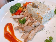 -Chom Cafe and Restaurant