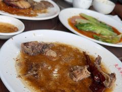 四分之一靠腿烧鹅-黄连大头华烧鹅店(大良店)