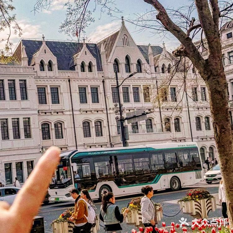 强推!外滩这家蟹黄面,鲜到我想原地封神