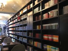 -钟书阁(松江泰晤士小镇店)