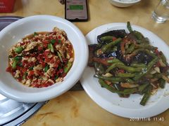 -东北烧烤铁锅炖水库鱼