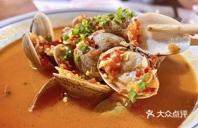 Stewed Large Clams in Sauce