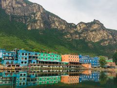 -百里峡七彩艺术小镇