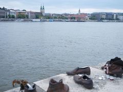 -多瑙河畔鞋履雕塑