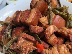 豆角干红烧肉-北京龙庆四季香农家饭庄·灶台鱼·碳烤虹鳟鱼(龙庆峡店)