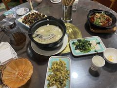 -土砂锅生态山庄·非遗砂锅雅鱼