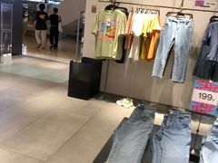 -URBAN REVIVO(欢乐海岸购物中心店)