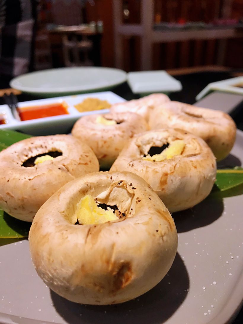 烤到黄油融化,和口蘑味道融合.非常奇特的味道.我很喜欢.