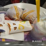2，12元的套餐也很优惠了，一个汉堡包加一个派