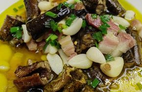 Steamed Eel Tubes with Preserved Pork