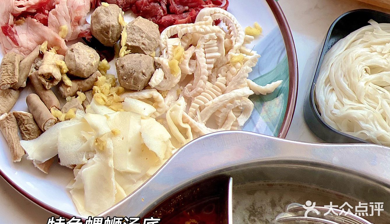 💥螺蛳粉牛杂火锅♨️，正宗柳州风味[色]，新鲜牛杂🐂碰上螺蛳汤底