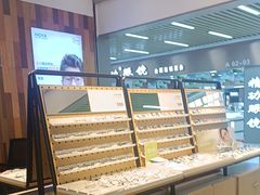 -LOOK眼镜·蔡司依视路配镜(宝山万达店)