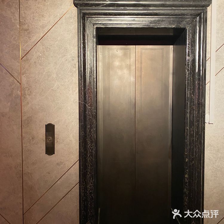 外滩双露台餐吧丨尽情享受魔都周末之夜[啤酒]