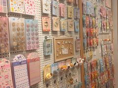 -猫的天空之城概念书店(束河店)