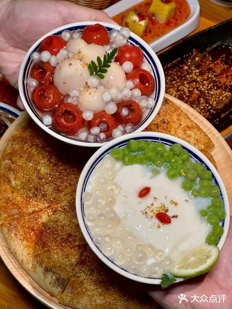 西安排队王空降成都，首家用烤馕坑做烤鱼🤩