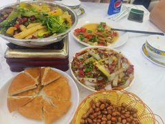 -乡土特色.冷锅鱼.牦牛肉汤锅