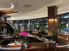 -MONICH牛排融合餐厅(和义大道购物中心店)