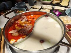 猪手鸳鸯锅-小街猪手(团结湖店)