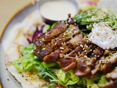 照烧鸡肉配牛油果拉法沙拉-HELLO 27 意面·沙拉·帕尼尼