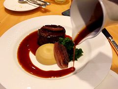 牛里脊红酒百里香酱-迪拜帆船酒店海底餐厅