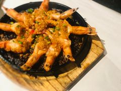 铁板蒜蓉基围虾-亮亮烧烤(万松园店)