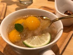 冰糖银耳炖雪梨-炖物24章·顺时轻养茶(黄龙店)