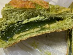 咸蛋黄肉松青团包-奈雪的茶(新天地广场PRO店)