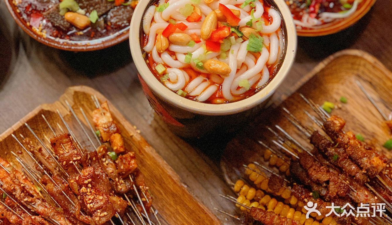 苏州探店🍻夏日夜晚在淮海街喝酒撸串吃冒菜