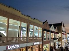 -王府井奥莱临潼小镇(临潼店)