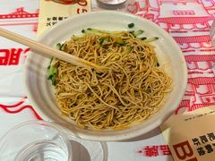 -肥肥虾庄·金牌油焖大虾(汉街SKP店)