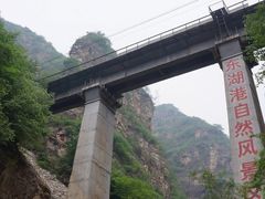 景点里的高架铁路-十渡东湖港风景区