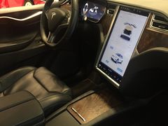 -TESLA 特斯拉(上海太古汇体验店)