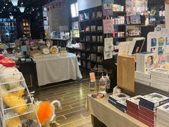 -钟书阁(松江泰晤士小镇店)